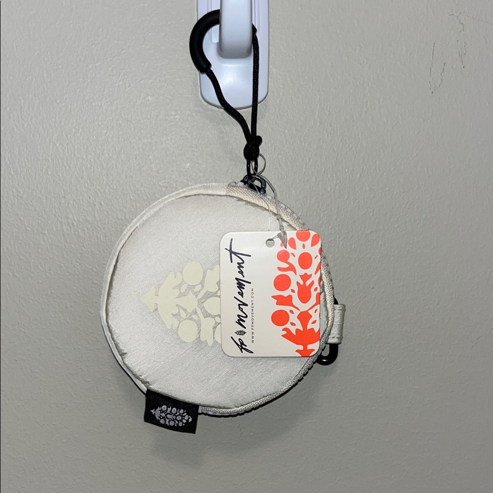 We The Free White Round Bag - Picture 1 of 3
